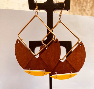 Magnificent pair of wooden maxi earrings is in steel asymmetrical and geometric shape