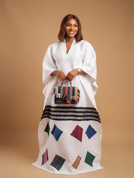 Robe longue à motifs bleus et marrons