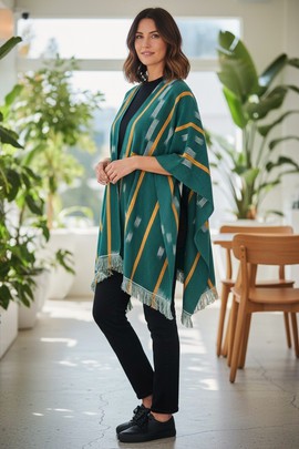 L’Héritage d’Or : Poncho Artisanal en Pagne Baoulé