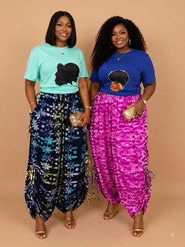 Ensemble deux pièces : pantalon sarouel imprimé batik et t-shirt graphique