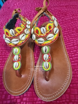 Sandales pour femmes africaines, sandales Massaï, sandales d'été, sandales en cuir perlé, chaussures pour femmes