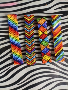 ensemble de quatre chevilles perlées, chevilles perlées Maasai, chevilles de déclaration