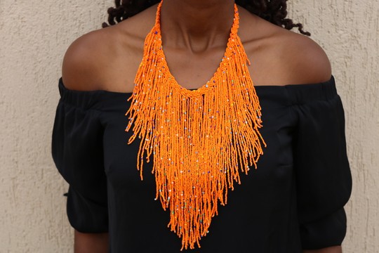 Collier de perles africaines, collier ras de cou, collier frange perlée, collier Orange