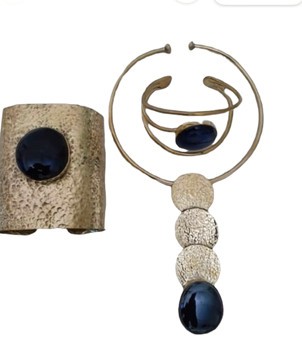 Jewelery set, necklace, bracelet and cuff with a stone
