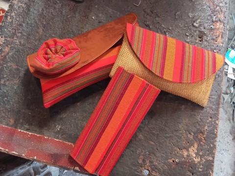 African women matching clutch bags