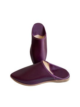 Handcrafted feminine fashion slipper