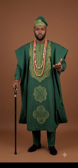 Agbada vert émeraude royal avec broderies dorées