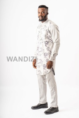 Costume embelli gris clair, Vêtements pour hommes africains, Vêtements pour hommes africains, Hommes de mariage africains,