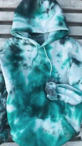 Sweats à capuche teints à la main