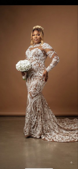 Robe de mariée éthérée en dentelle blanche