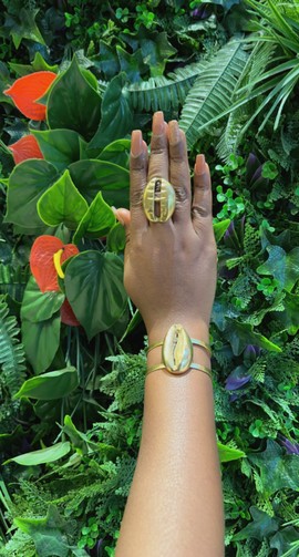 “Big Cauri” bronze cuff bracelet