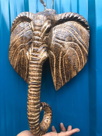 Tête d'éléphant en bois courbée / tenture murale éléphant courbé
