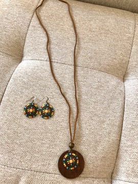Ensemble collier et boucles d'oreilles