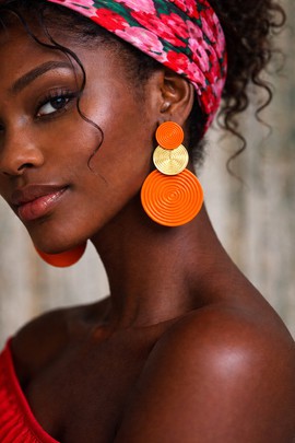 Boucles d’Oreilles Spiral Chic – Orange &amp; Or