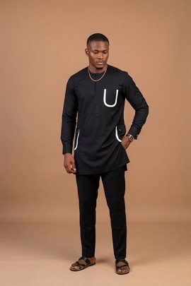 Costume sénateur africain noir pour homme avec passepoil blanc