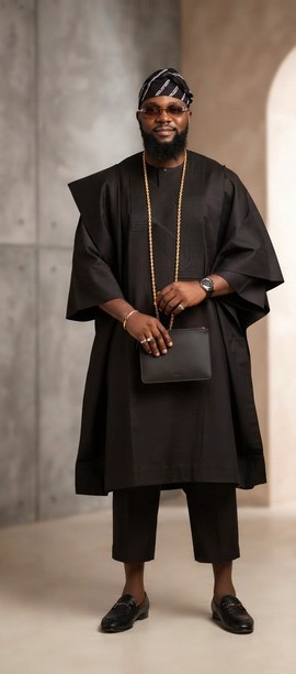 Ensemble Agbada de luxe noir pour homme.