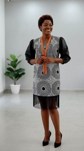 Robe "Éclat &amp; Satin" – Courte en Wax avec finitions ornées