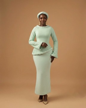 Robe vert menthe tressée jusqu’au sol avec bandeau tressé