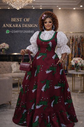 Luxury Ankara Maxi Dress with Lace Sleeve Detail and Elegant Fit