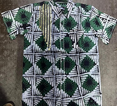 Chemise africaine pour homme en batik, haut dashiki brodé, chemise de mode africaine pour homme faite à la main