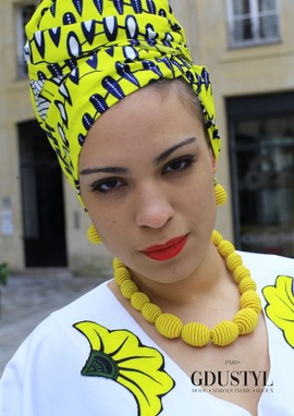 "Pia, la star" silk thread long necklace Blue