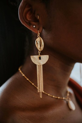 Caurine 🐚Boucles d'oreilles dorées à l'or "Nzela Le Chemin de l'Amour"