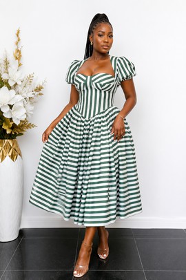 Élégante robe midi à rayures vertes et blanches