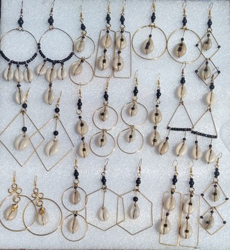Boucles d'oreilles coquillages cauris, boucles d'oreilles Afrique, boucles d'oreilles en gros, boucles d'oreilles en laiton