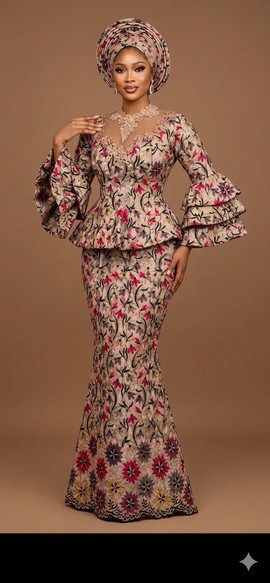 Ensemble péplum de luxe rose gold et floral
