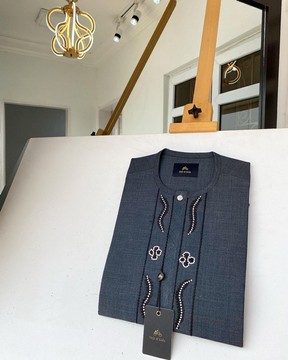 Un caftan de sénateur irlandais sur mesure pour hommes gris foncé