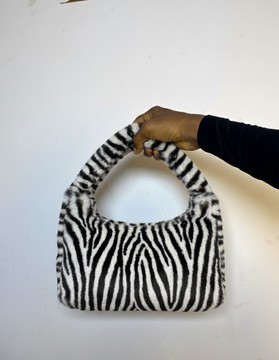 Sac à main duveteux à imprimé zèbre audacieux