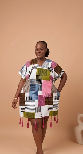 Robe mini patchwork Ankara multicolore – Kaftan ample à imprimé africain avec ourlet à pompons