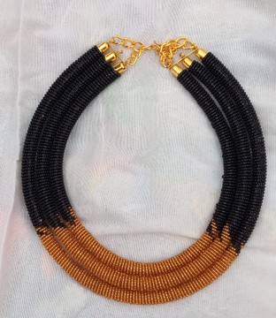 Collier noir et or/colliers zoulou/ collier maasai/ chaîne africaine