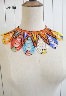 Collier plastron africain avec perles multicolores