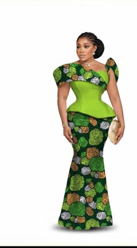 Robe péplum sculptée « Amethyst Bloom »