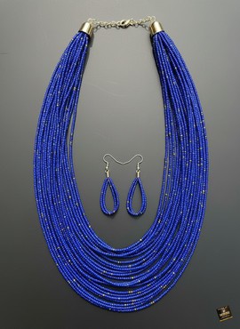 Collier multirangées de perles de rocaille multicolores et ensemble de boucles d’oreilles en forme de goutte d’eau