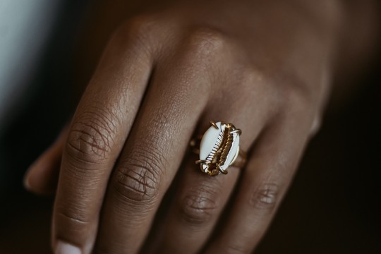Caurine - 24k gold plated brass ring with cowrie