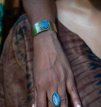 Bronze &amp; bone cuff “grey vintage”