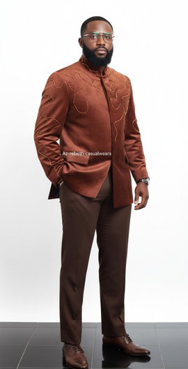 Ensemble safari marron et costume perlé