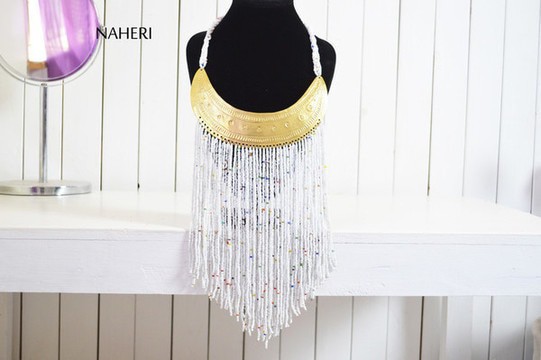 Collier de perles africaines | Col tribal blanc avec laiton