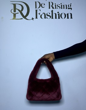 Sac à bandoulière bordeaux à texture duveteuse