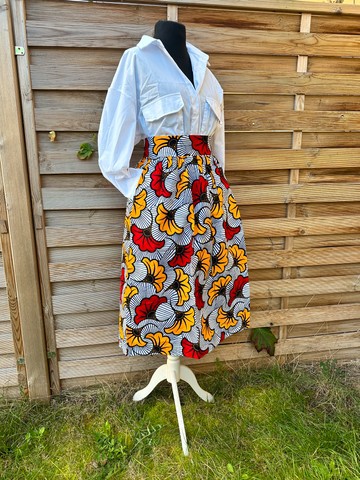 High-waisted mid-length skirt in Wax with pockets - mid-length skirt