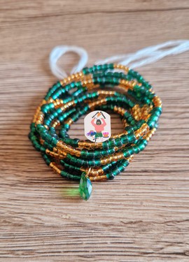 Baya color green and gold