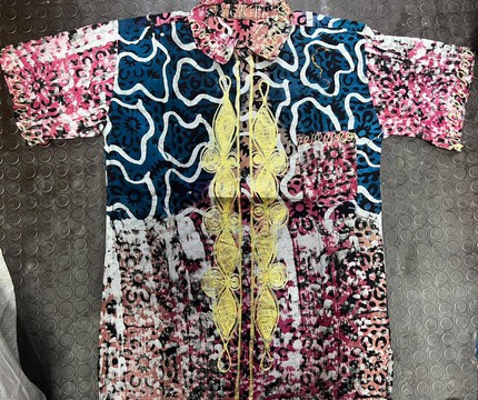 Chemise Senator à boutons brodés, chemise de mode masculine en imprimé africain faite à la main, chemise pour homme en batik africain,