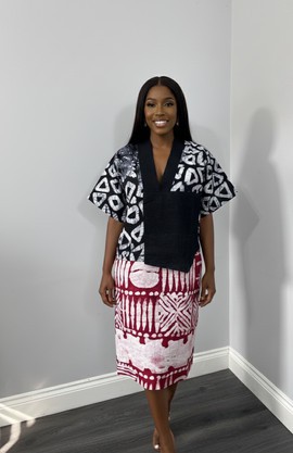 Élégant haut batik noir et blanc avec jupe midi tie-dye rouge et blanche