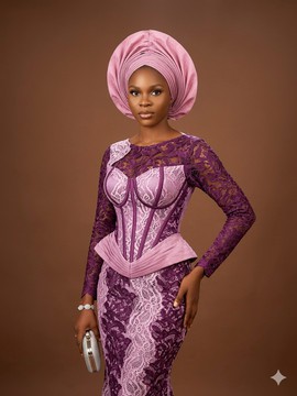 Robe en dentelle structurée lavande et violet profond