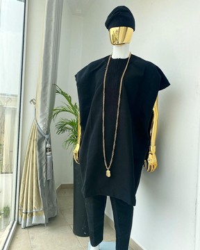 A charcoal black aso dashiki