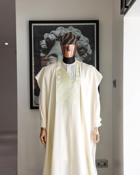 Blanc ivoire, détails de broderie jakan &amp; lignes, agbada
