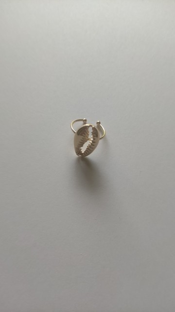Bague métal doré en forme de cauris