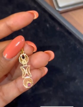Aloalo pendant with garnet